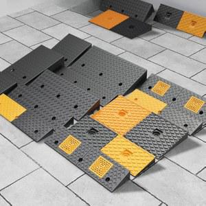 고무경계석 방지턱 경사로 도로턱 고무 경사 고무매트 차량 경계석 오르막 경사판 도로