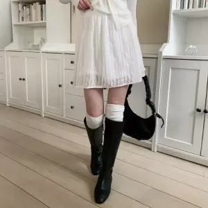 여자 데일리룩 필수템 밴딩 레이스 미니스커트