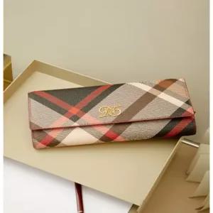 닥스 액세서리 여성 25SS [스테디셀러] 레드 로고장식 가죽 장지갑 WCWA5E701R2