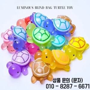 100팩 미니 야광 바다거북 피규어   수족관 DIY 공예 파티 선물용 사실적인 다채로운 레진 장식품