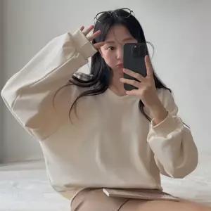 [다잇템] 여자 박시핏 캠퍼스룩 민무늬 라글란 V넥 맨투맨