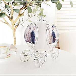 [2개구성] 워터볼 커플선물 소품 오르골 집들이선물 액자 사진 크리스마스선물 마차 크리스마스 LW9DF252