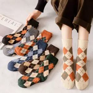 여성 학생 중목양말 아가일체크 도톰 융털 양말