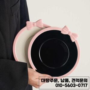260ml 하이 엔드 보우 컵 플레이트 세트 절묘한 접합 컬러 커피 오후 워터 소녀를위한 휴대용 선물 상자