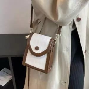 /신상오픈런 여성용 데일리 미니 크로스백 모던 스타일 룩