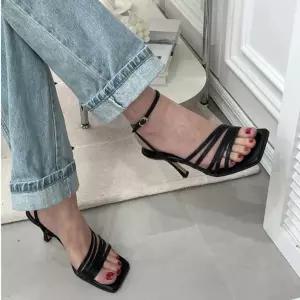 청바지 코디 여름 여성 오픈 샌들 하이힐 앵클 스트랩 ULU2+3aVH