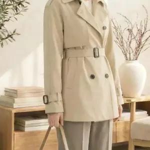 [옷자락]여자 숏기장 벨티드 더블버튼 날개카라 봄가을 데일리룩 트렌치코트
