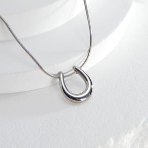 행운가득 말굽 편자 펜던트 목걸이