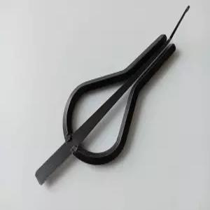 턱 하프 - 멧돼지 검은색 꼬리. 초급 85mm (3 3인치). 베이스 톤.