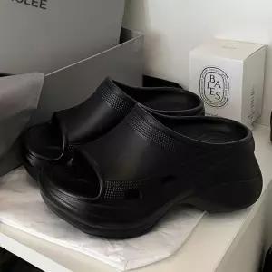 여성 실내화 실외화 키높이 효과 슬리퍼 발편한 샌들