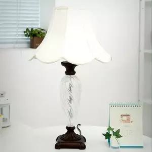 아이보리 색상 유리 소재 스탠드형 협탁 조명 인테리어 소품