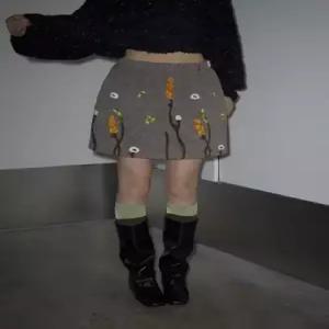 여사친 스커트 니트 모직 겨울 A라인 아이템 자수 정장 트렌디 HT4