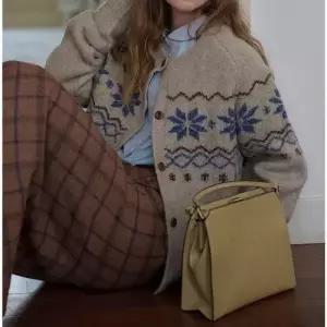 여사친 니트 가을 페어아일 양털 코트 모피코트 부클사 1PICK3