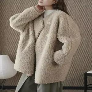 여성용 울 사선단추 코트 아이템 모피 트렌디 감각의 뽀글이 세무 HT4