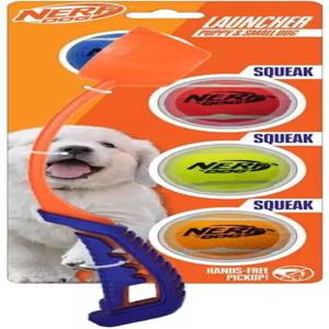 13인치 에어 스트라이크 런처와 2인치 스퀴크 테니스공 4팩 네프 터프 소재 다색 컬러의 너프 강아지