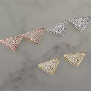 [옷자락]여성 일상룩 세련된 반짝임 미니 큐빅 삼각 은침 귀걸이