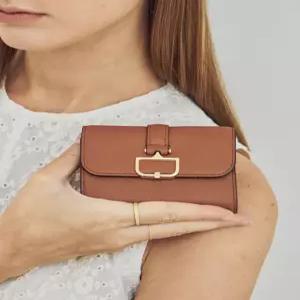 닥스 액세서리 25FW [반지갑1위][BIRKBECK CHARLOTTE] 버크백 샬롯 브라운 D장식 소가죽 반지갑 DCWA5F551