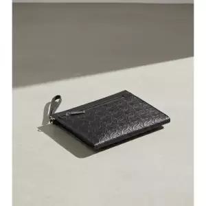 페라가모 26SS 간치니 클러치 (241482 769481)