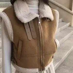 [SBD] 뽀글이 하이넥 무스탕 세무 베스트 버클 조끼