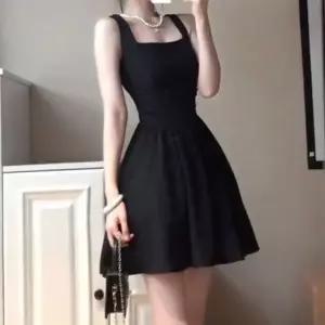 ONM 민소매 스퀘어넥 미니 원피스 허리셔링 플레어라인