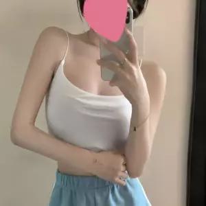 ONM 캡내장 크롭 끈나시 여성 여름 이너 기본 민소매