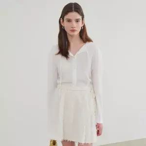 [롯데백화점]온앤온 플리츠 타이 블라우스 NEW5SB216