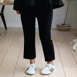 어텀 사방스판 치즈 슬림 일자 블랙 팬츠 ‘키작녀추천’