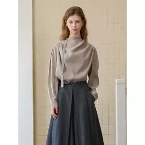 [올리브데올리브](하남점)하이넥 핀턱 타이 블라우스 OW5WBA31