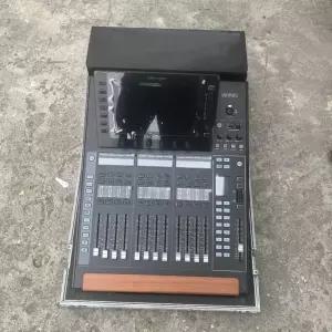 베링거 윙 컴팩트 하드케이스 채널 음향박스 콘솔 박스 메인 디지털믹서