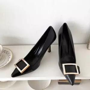 [하프클럽/]올블랙 스퀘어 골드 스팽글 장식 포인트 펌프스힐