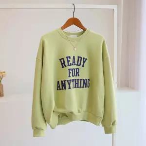 [잇수다] 애니싱 레터링 패치 루즈핏 쭈리 맨투맨