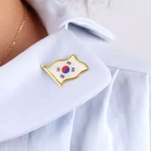 태극기 국기 뱃지 대한민국 휘날리며