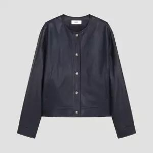 [롯데백화점]리스트 라운드넥 레더 점퍼 자켓 TWWJKP52110