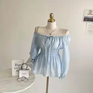 러블리 스퀘어넥 오프숄더 퍼프소매 리본 블라우스 E338 라체오프리본BL