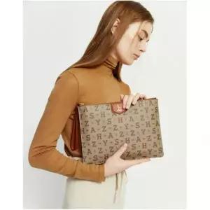 HAZZYS ACC 브라운 패턴 가죽 클러치백 WIBA4E049W2