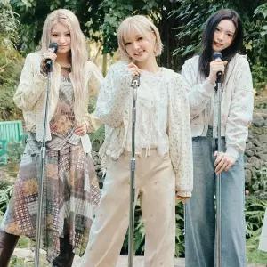 [백화점 정품] 써스데이아일랜드 [KiiiKiii ] 셔링포인트 플라워 패턴 점퍼(T262MJP135W)