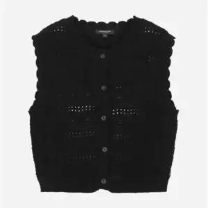 [백화점 정품] 써스데이아일랜드 라운드넥 스카시 변형 니트 베스트 T262MVT138W