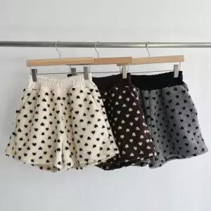 [옷자락]여성 러블리 하트 양털 와이드 겨울 반바지