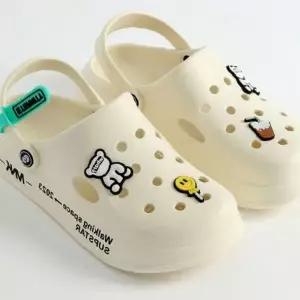 여름철 물놀이 경량 통풍 샌들 240-245 크림색 캐릭터 프린팅 실내외겸용