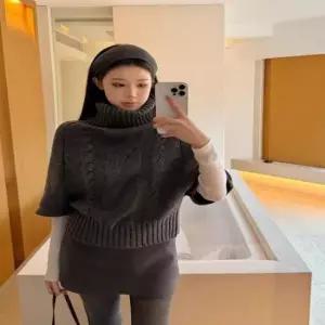 [SBD] 레이어드룩 3컬러 패턴 케이프 가오리핏 꽈배기 니트