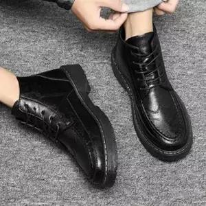 남자 하객 패션 연말 모임룩 코디 캐주얼 워커 부츠