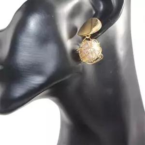 골드 컬러 라운드 진주볼 귀걸이