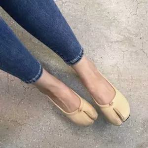 인기상품 4컬러 여성 타비 플랫 슈즈 귀여운 데일리 봄신발 [W63CCE0_260331]