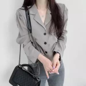 [옷은날개] 슬림핏 연출 여성스러운 옆셔링 가벼운 자켓 블라우스