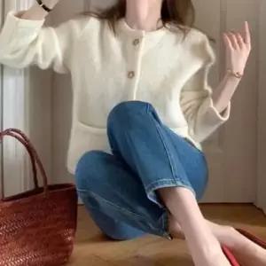 [SBD] 여성 라운드넥 단정한 금장단추 퍼 가디건 소프트