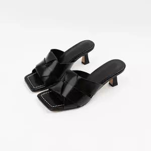 [롯데백화점]신난다슈 여성 뮬 슬리퍼 샌들 힐 6cm 위빙 짜임 발편한 쿠션 소가죽 BL257738 블랙