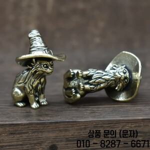1pc 빈티지 황동 마녀 고양이 동상 단단한 미니어처 조각 장식 골동품 구리 차 애완 수집품