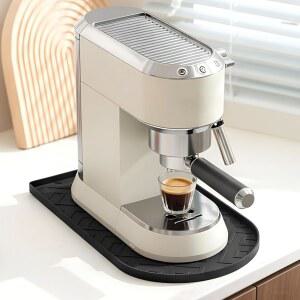 KVRG 실리콘 커피 매트, 15.8인치 x 7.8인치 바 조리대용, 내열성, 미끄럼 방지, 누수 메이커/에스프레소 머신 블랙에 적합