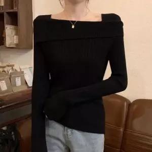 [옷은날개] 오프숄더 슬림핏 포인트 골지 니트 모임 데이트룩