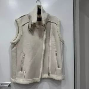 [르니앤맥코이]스웨이드 무스탕 양털 조끼 ML12MV302_YS